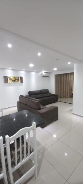Apartamentos Ed London, na Av principal a poucos passos das Termas
